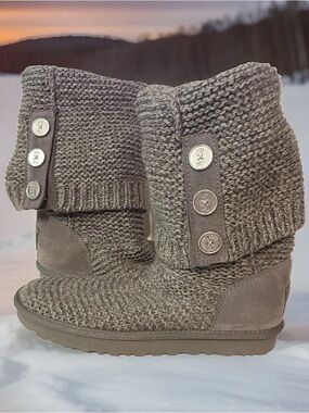 UGG Cardy Knit Gray Boots Pull-on Button Design 1094949 Women's Size 8
